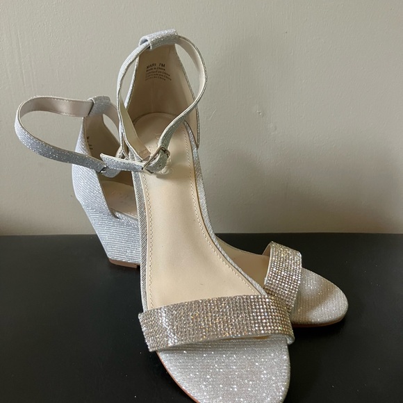 David’s Bridal Elegant Silver Women's Sandals- Mari - Picture 1 of 7